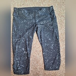 Lululemon Athletica Gray Patterned Capris